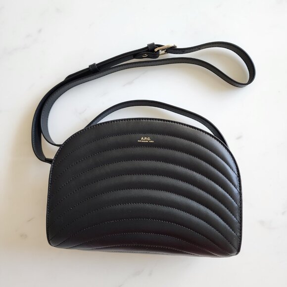 BNWT – Slightly Imperfect [A.P.C. Half Moon Embossed Bag] (#7) - Picture 4 of 13